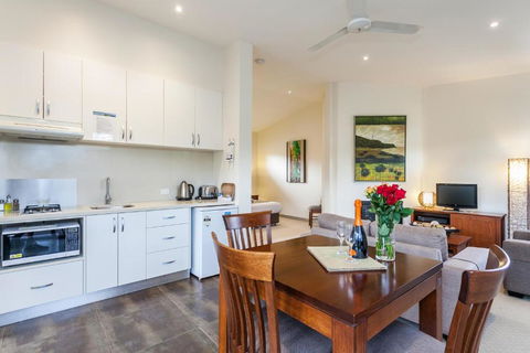 Aireys Inlet Getaway - Taree Accommodation 1
