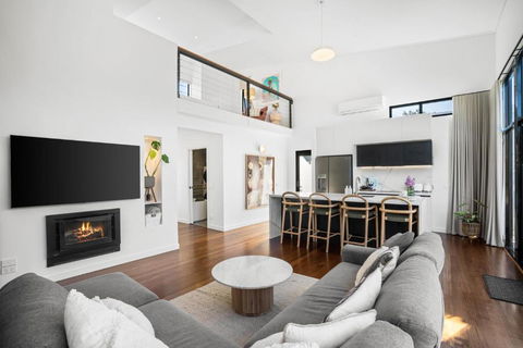 Aireys Inlet Getaway - Taree Accommodation 0