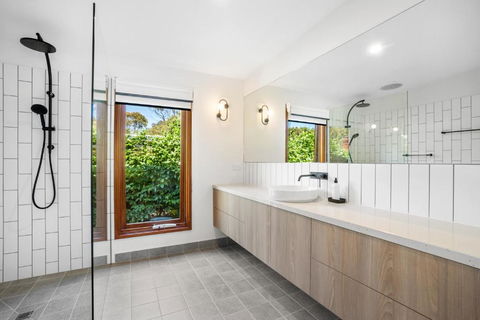 Aireys Inlet Getaway - Taree Accommodation 4