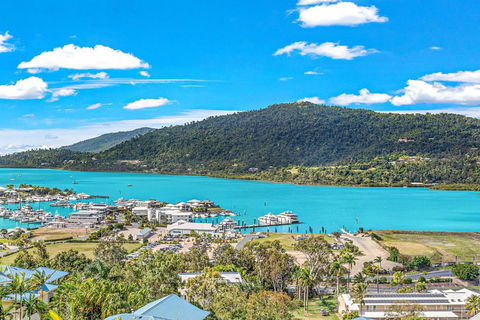 Airlie Beach Ocean Views & Resort Living @ 231 - Taree Accommodation 1