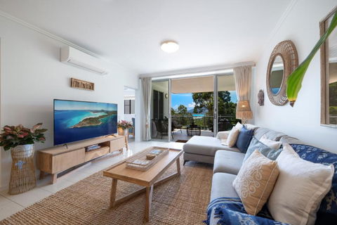 Airlie Sea View - Tropical Vibes Whitsundays - Taree Accommodation 0