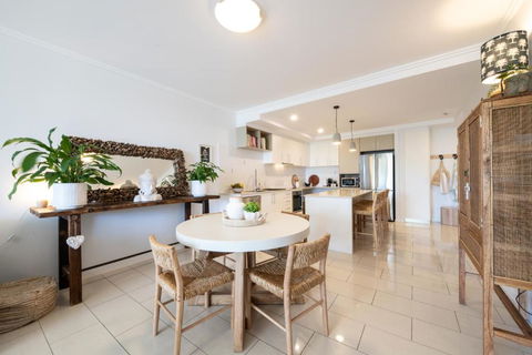 Airlie Sea View - Tropical Vibes Whitsundays - Taree Accommodation 3