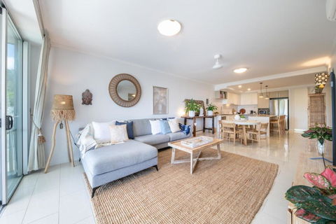 Airlie Sea View - Tropical Vibes Whitsundays - Taree Accommodation 1