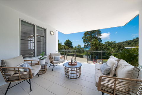 Airlie Sea View - Tropical Vibes Whitsundays - Taree Accommodation 4