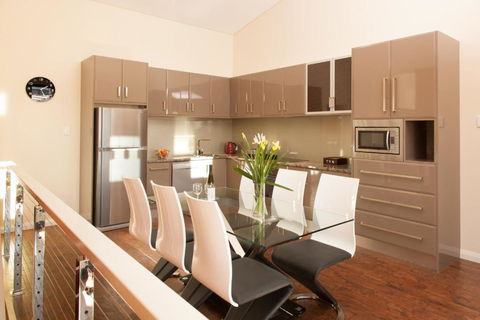 Albany Waves - Taree Accommodation 0