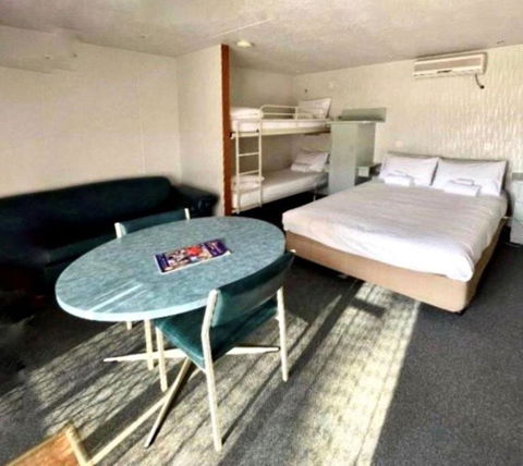 Alexandra Parklife Studio 3 - Taree Accommodation 2