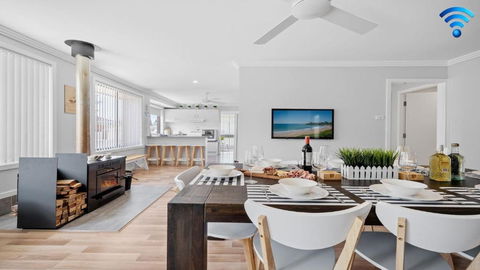 Alka Beach House - Taree Accommodation 0