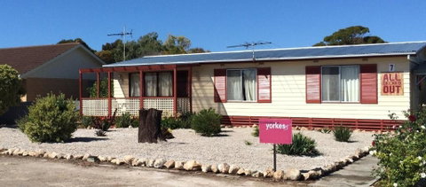 All Decked Out In Edithburgh - Taree Accommodation 0