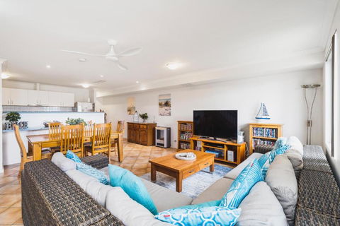 All Decked Out, Geographe Marina - Taree Accommodation 4