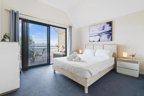 All Decked Out, Geographe Marina - Taree Accommodation 3