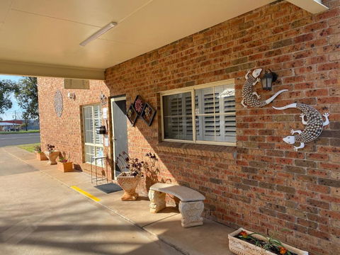 All Settlers Motor Inn Parkes - Taree Accommodation 4