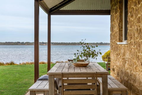 Allandale I Private Properties - Taree Accommodation 4