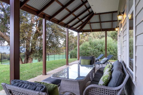 Allandale I Private Properties - Taree Accommodation 3