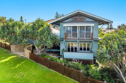 Allawah Cottage - Most Popular Beach House - Taree Accommodation 1