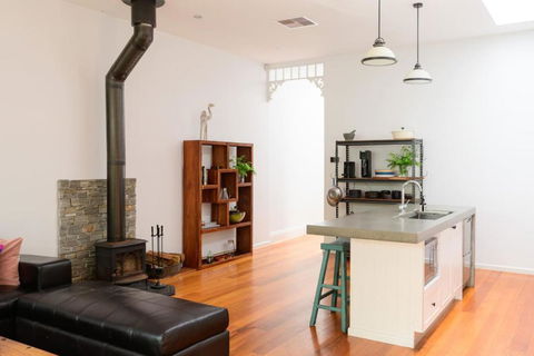 Alma, Art Deco Home In Caufield North - Taree Accommodation 4