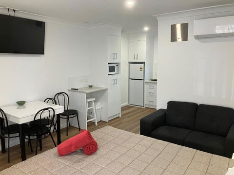 Almond Inn Motel - Taree Accommodation 0