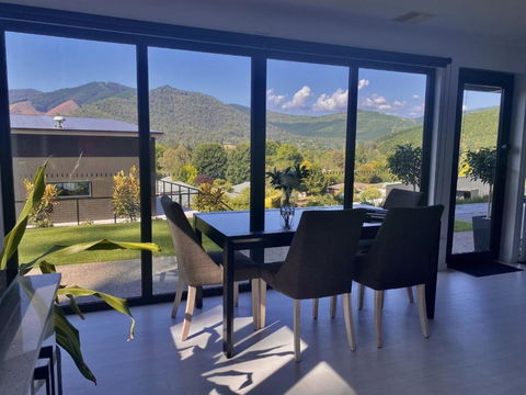 Altura Apartment Bright - Taree Accommodation 0