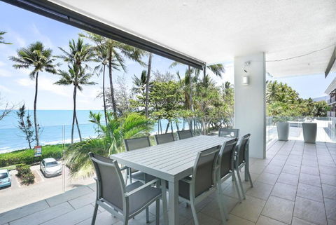 Amaroo - Luxury Apartment Overlooking The Coral Sea - Taree Accommodation 1