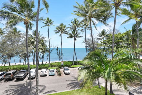 Amaroo - Luxury Apartment Overlooking The Coral Sea - Taree Accommodation 2