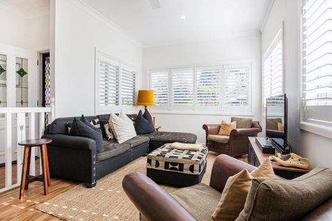 Amaroo - Pet Friendly - 2 Mins Walk To Beach - Outdoor Fireplace - Taree Accommodation 1
