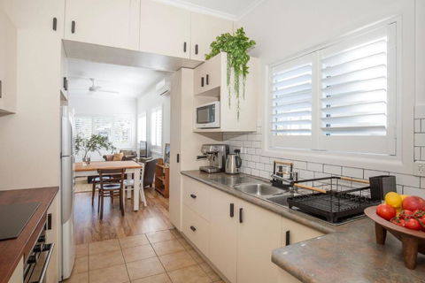 Amaroo - Pet Friendly - 2 Mins Walk To Beach - Outdoor Fireplace - Taree Accommodation 4