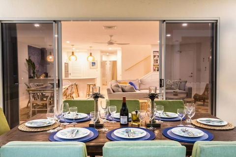 Amaroo Villa - Absolute Beachfront Port Douglas - Taree Accommodation 1