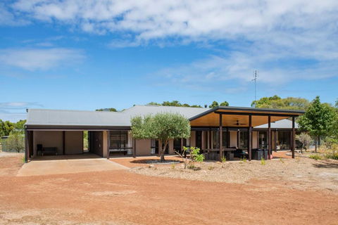 Amaroo - Taree Accommodation 0