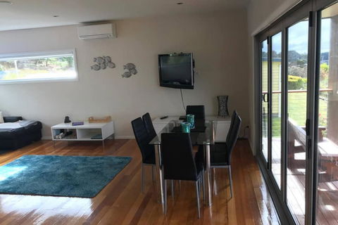 Amazing Ansons Bay Absolute Waterfront Beach House - Taree Accommodation 3