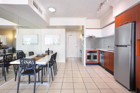 Amazing Chevron Heart Of Surfers Apartment - Taree Accommodation 1