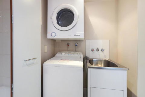 Amazing Chevron Heart Of Surfers Apartment - Taree Accommodation 3