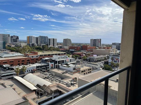 Amazing City Skyline Apartment - Pool, Gym, Sauna. - Taree Accommodation 2