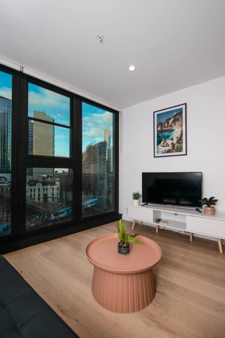 Amazing City View 2BR Yarra River Free Parking - Taree Accommodation 1