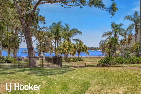 Amazing Waterfront Location - Taree Accommodation 1