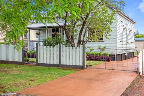 Ambiente Cottage - Pet And Family Friendly - Taree Accommodation 1