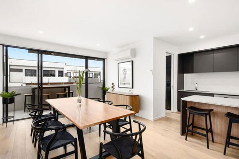 Anchorage Villa - Pet Friendly Marina Townhouse By The Beach - Taree Accommodation 4