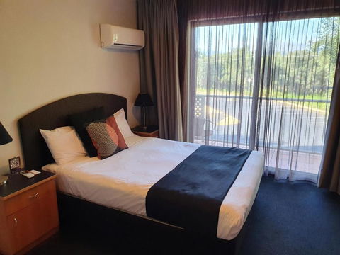 Alpha Hotel Canberra - Taree Accommodation 2