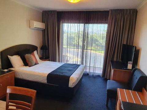 Alpha Hotel Canberra - Taree Accommodation 1