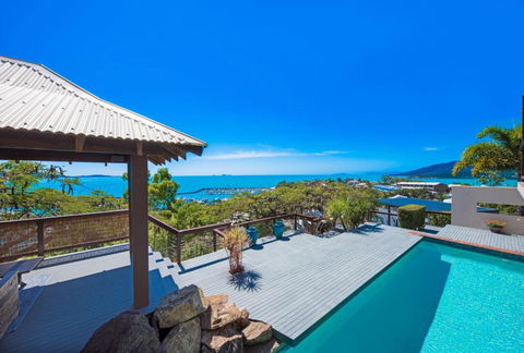 Airlie Beach Seaviews - Taree Accommodation 3