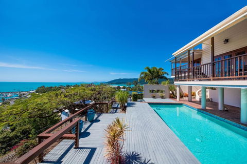 Airlie Beach Seaviews - Taree Accommodation 2