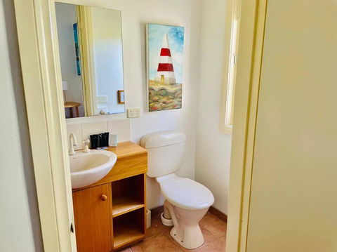 Artist Apartment Between Beach And Main - Taree Accommodation 4
