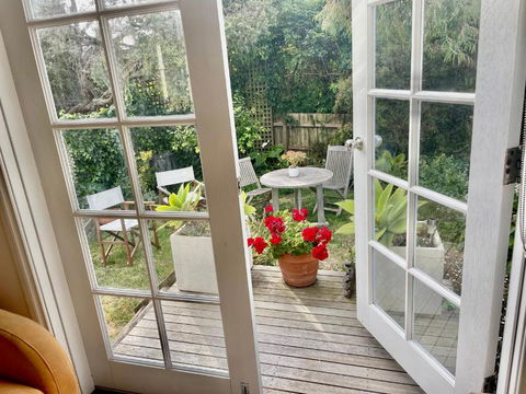 Artist Apartment Between Beach And Main - Taree Accommodation 1