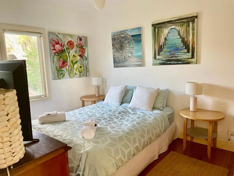 Artist Apartment Between Beach And Main - Taree Accommodation 2
