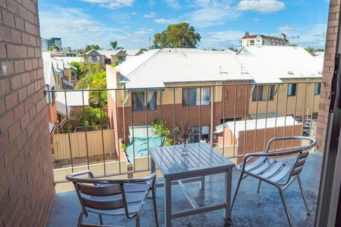 Apartment 11 Burswood - Taree Accommodation 4