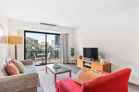 Apartment With City Views In East Perth - Taree Accommodation 0