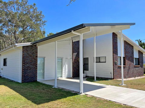 Apipi Holiday House - Taree Accommodation 0