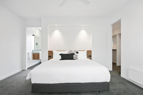 Apollo Bay Beach House - Taree Accommodation 3