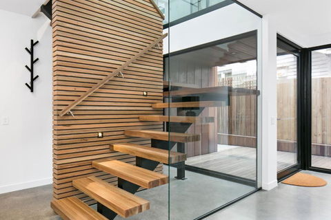 Apollo Bay Beach House - Taree Accommodation 4