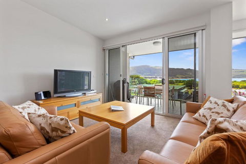Apollo Blue 14 - Taree Accommodation 2