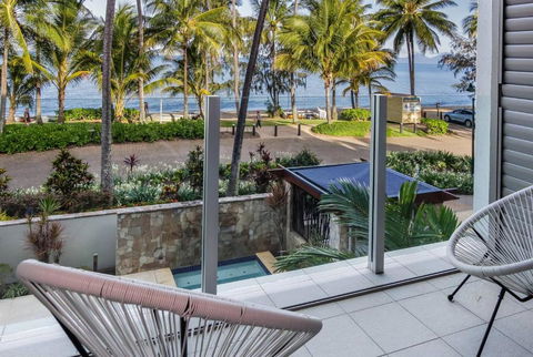 Aqua Aura - Bask In Beachfront Living - Taree Accommodation 3