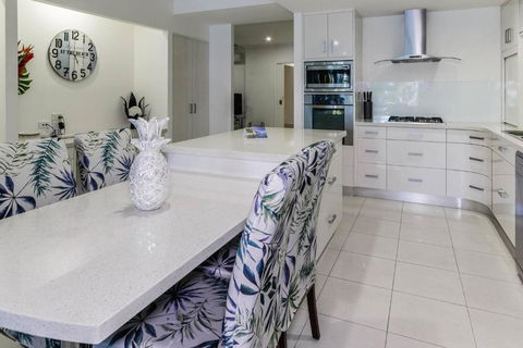 Aqua Aura - Bask In Beachfront Living - Taree Accommodation 4